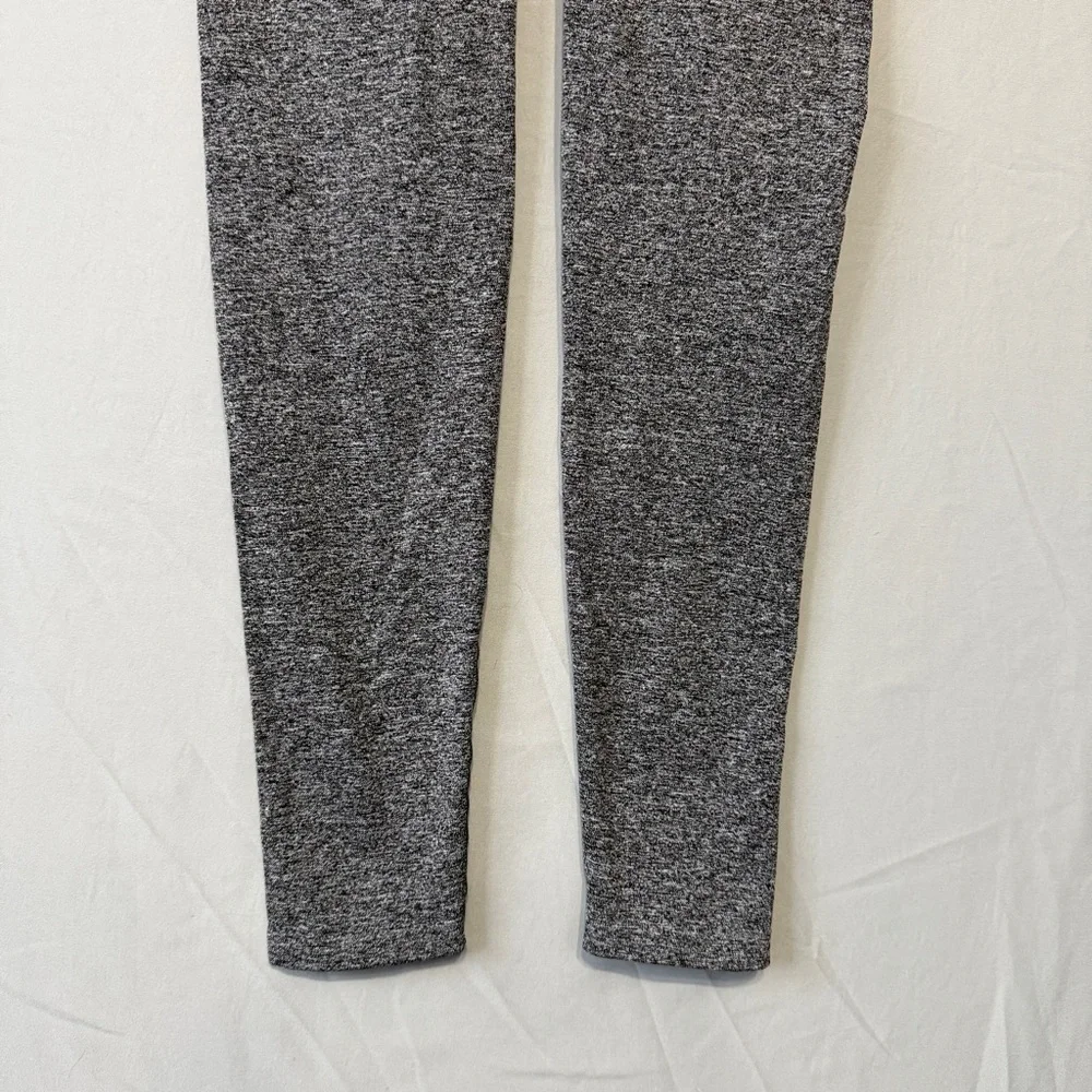 NVGTN Womens Contour Seamless Leggings Size Small Grey Scrunch Gym Workout Yoga - Picture 7 of 7